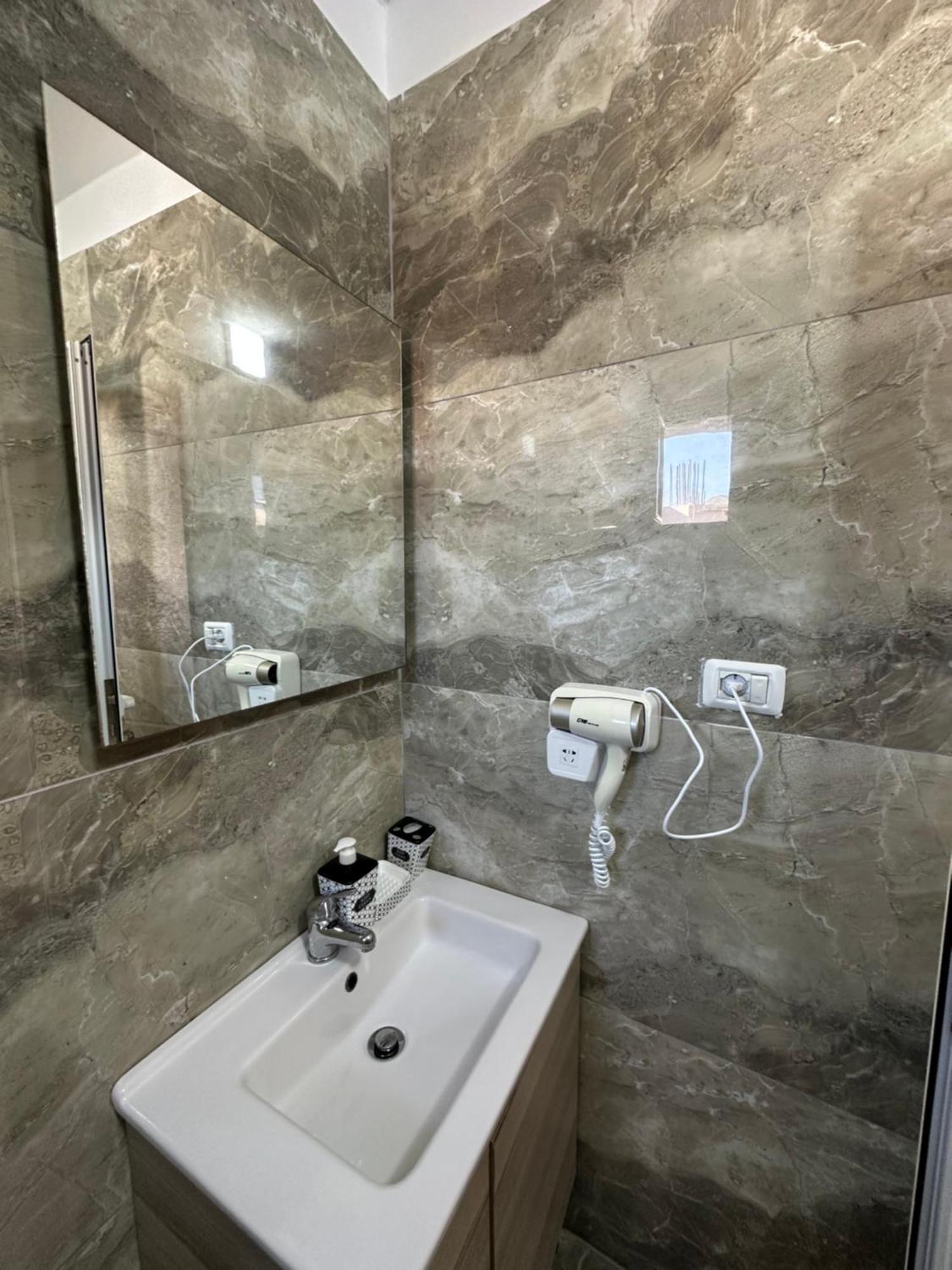 Jona Rooms Himarë Exterior foto