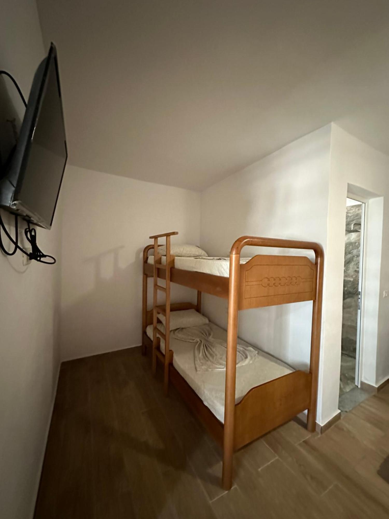 Jona Rooms Himarë Exterior foto