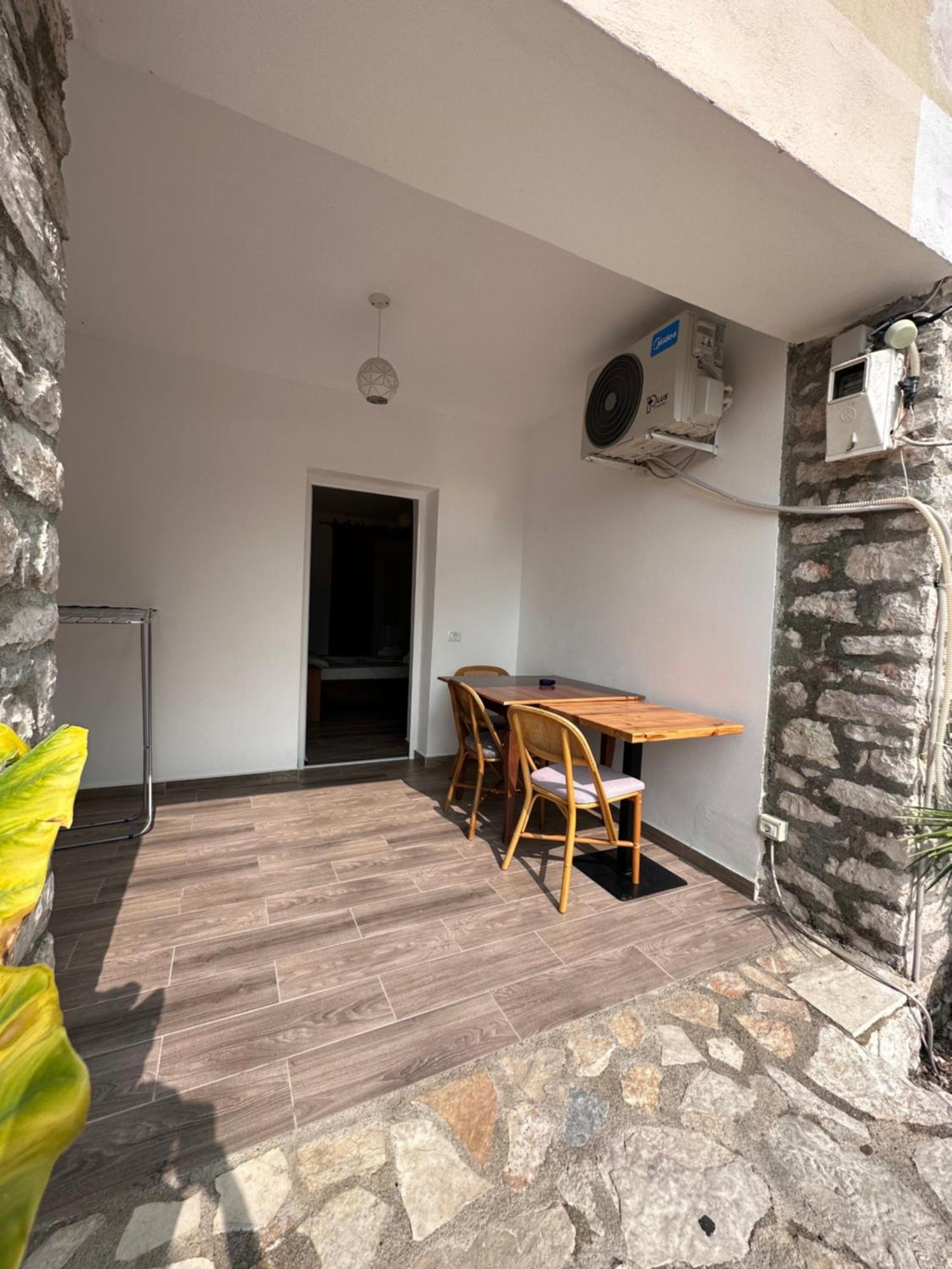 Jona Rooms Himarë Exterior foto
