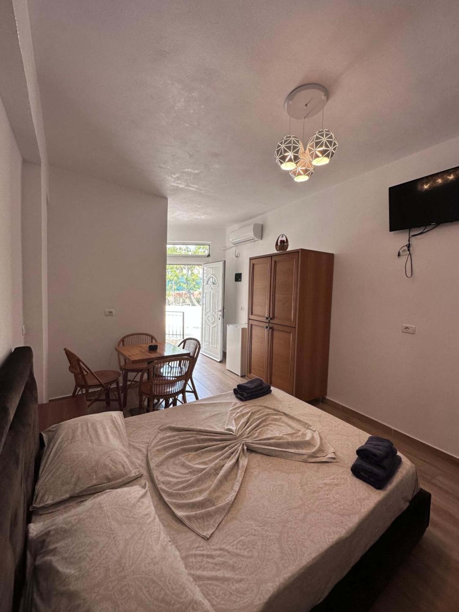 Jona Rooms Himarë Exterior foto